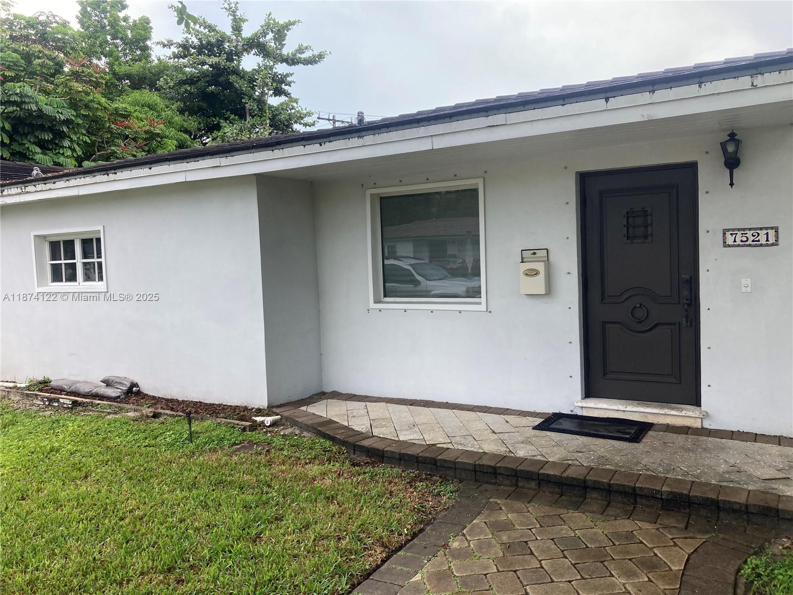 7521 SW 57th Ter, Miami FL 33143 — #A11874122