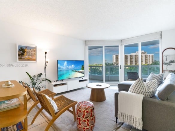 21055 Yacht Club Dr # 605, Aventura FL 33180 — #A11874504