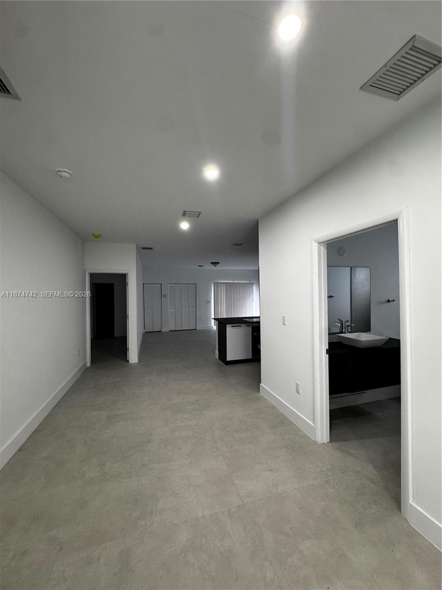 1ad5be0d-7811 2541 NW 9th St, Fort Lauderdale FL 33311 — #A11874742