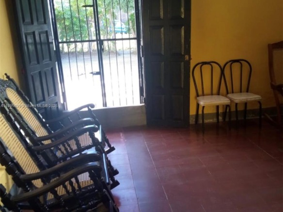 De la iglesia xalteva 2 C al sur 1/2 al lago, Gr — #A11895699