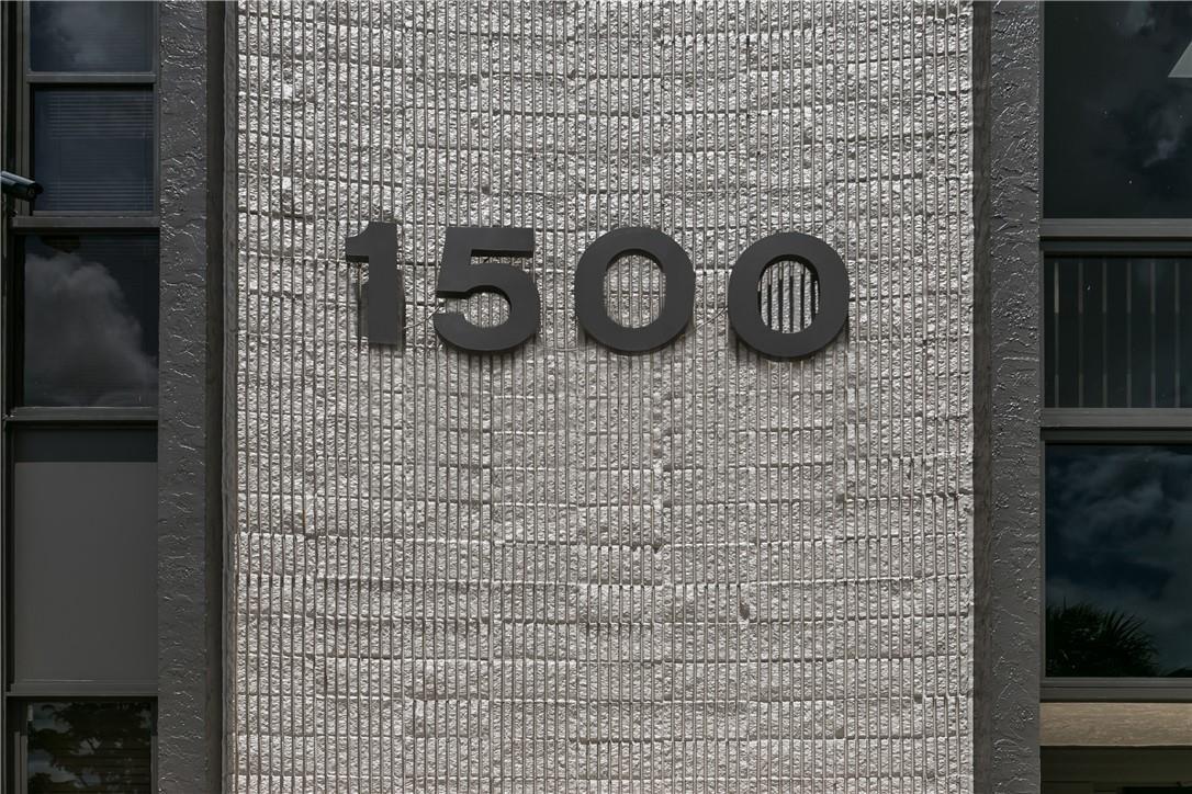 1086
