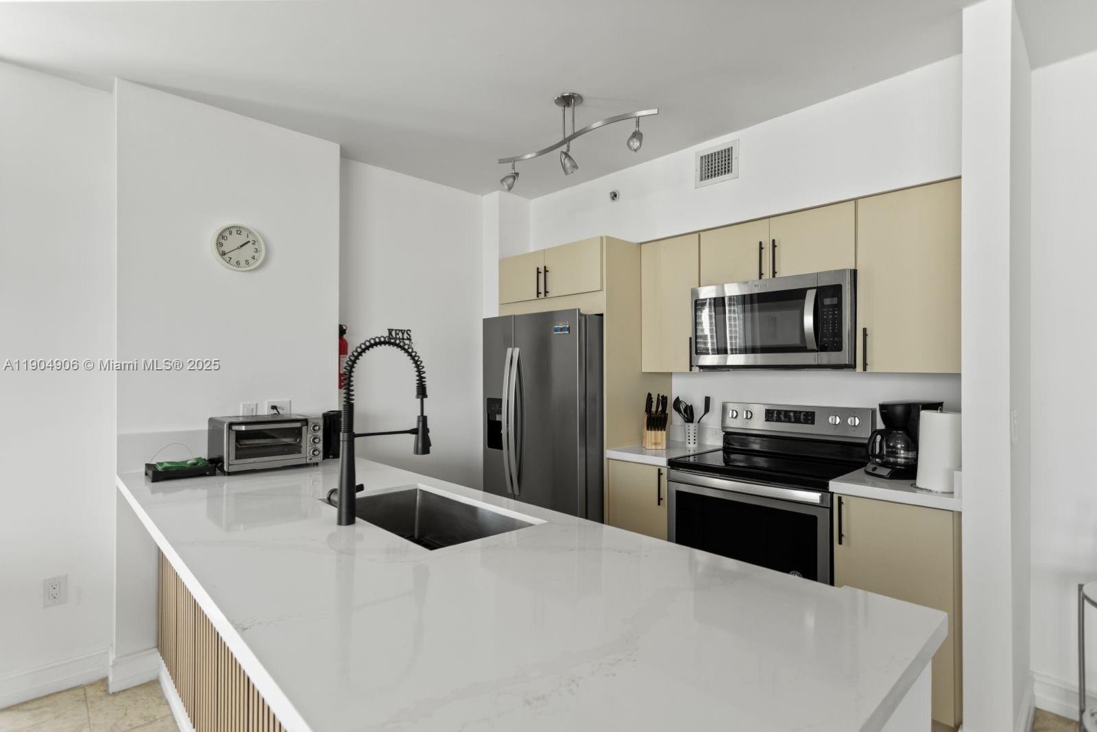 1ad5be0d-803 17555 Atlantic Blvd, Sunny Isles Beach FL 33160 — #A11904906