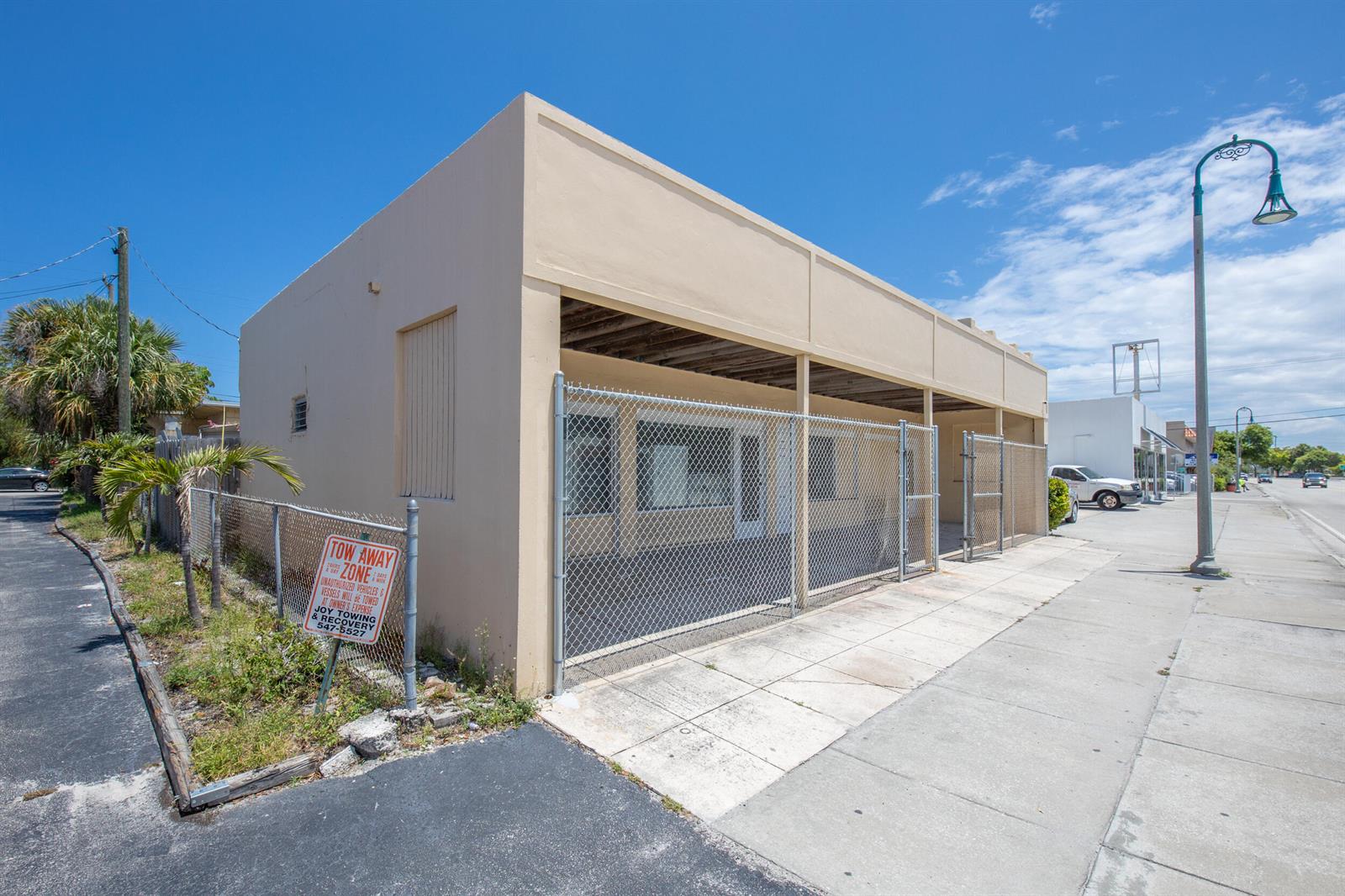 1ad5be0d-8095 922 S Dixie Highway, FL 33460 — #R10891698