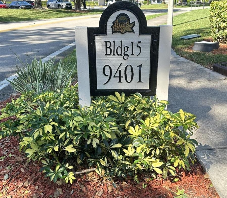 900
