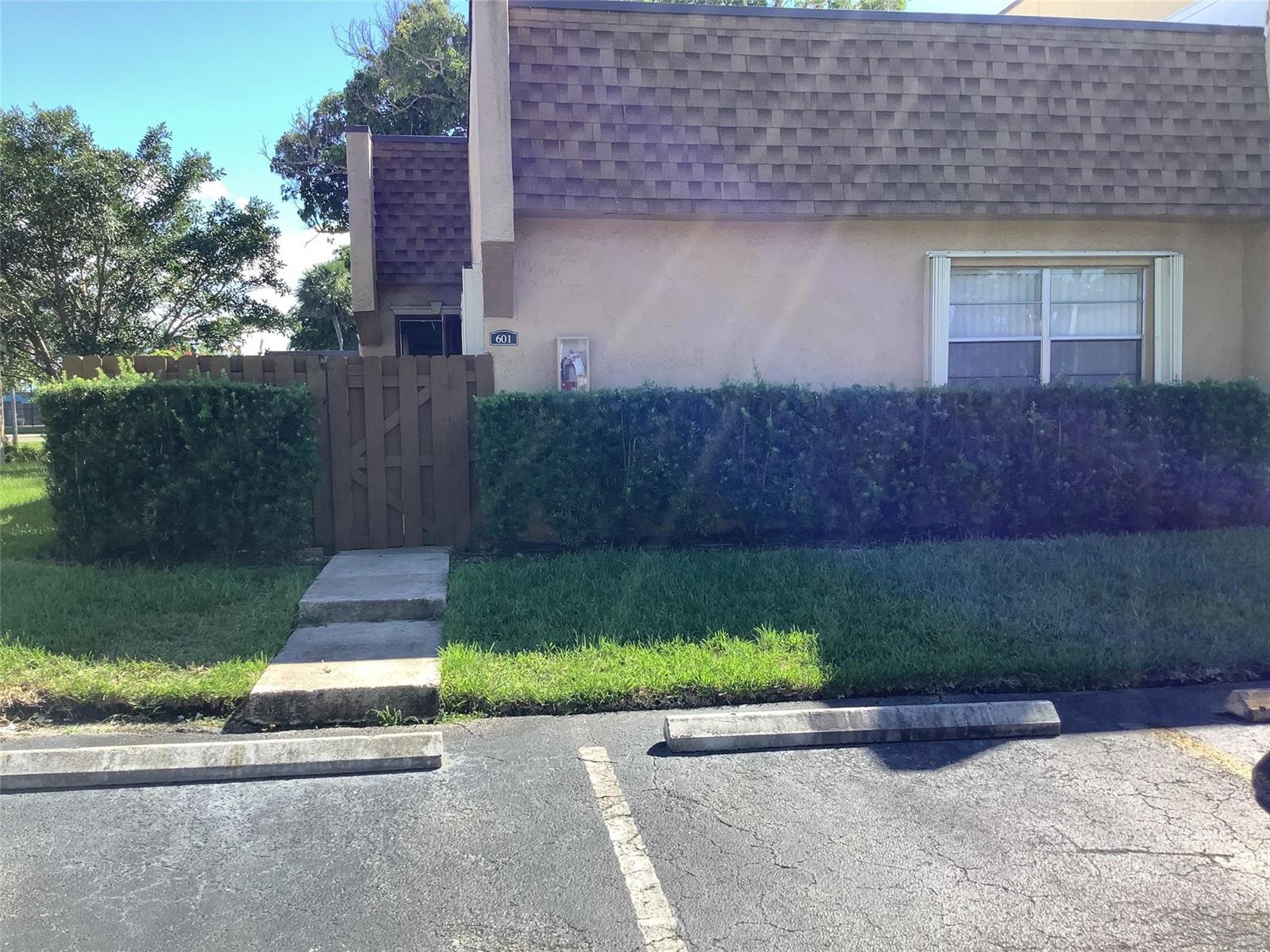 CREATOR: gd-jpeg v1.0 (using IJG JPEG v62), quality = 90 3581 NW 95th Terrace # 601, Sunrise FL 33351 — #F10457517