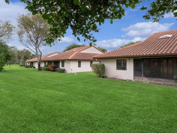 6410 Royal Manor Circle, Delray Beach FL 33484 — #R11015410