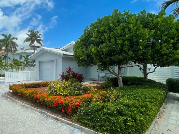331 Desoto St, Hollywood FL 33019 — #A11523344