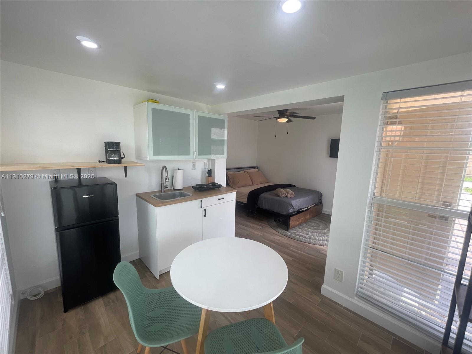 1ad5be0d-913 1505 NE 15th Ave # 4, Fort Lauderdale FL 33304 — #A11910279