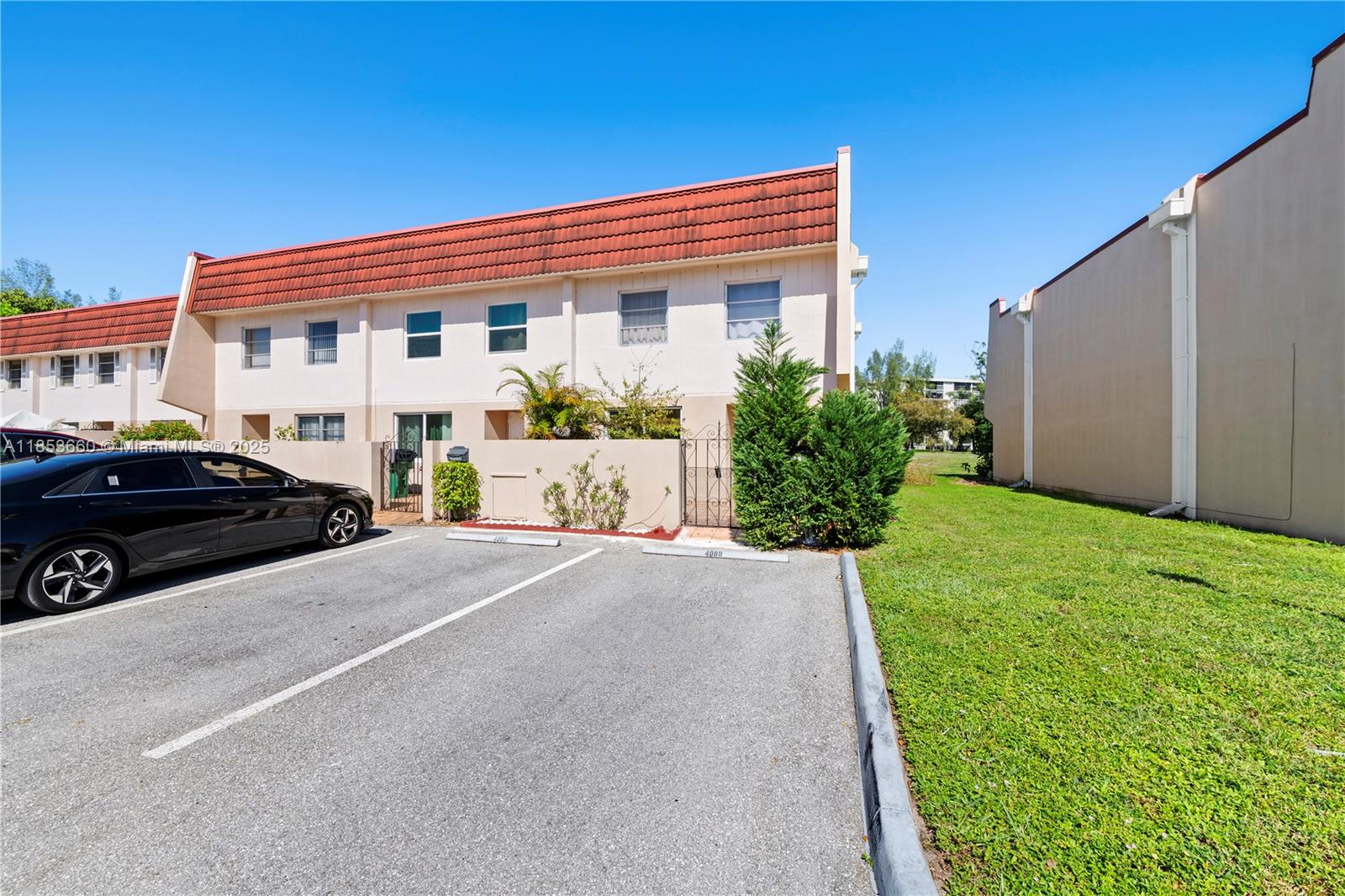 1ad5be0d-938 4088 Inverrary Dr # 11F, Lauderhill FL 33319 — #A11853660