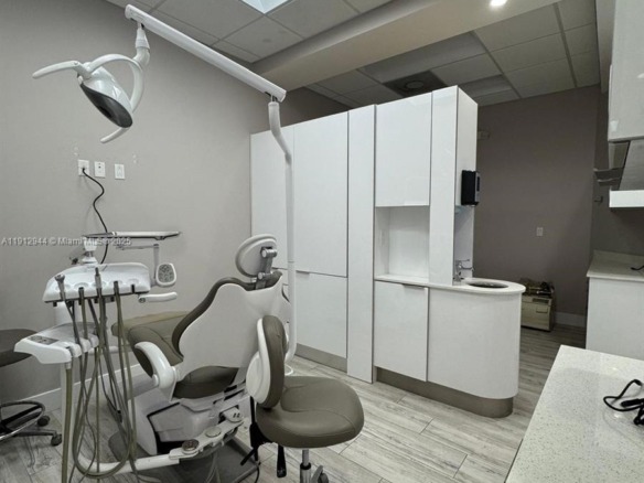 9440 W Commercial Blvd, Sunrise FL 33351 — #A11912944