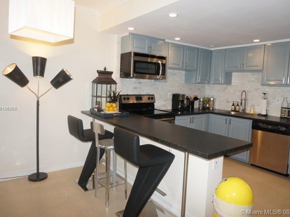 19370 COLLINS AV SEASONAL # 923, Sunny Isles Beach FL 33160 — #A10136368