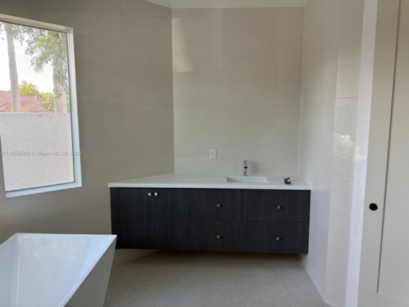 2523 Montclaire Cir, Weston FL 33327 — #A11859560