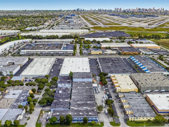 3353 NW 74th Ave, Miami FL 33122 — #A11915593