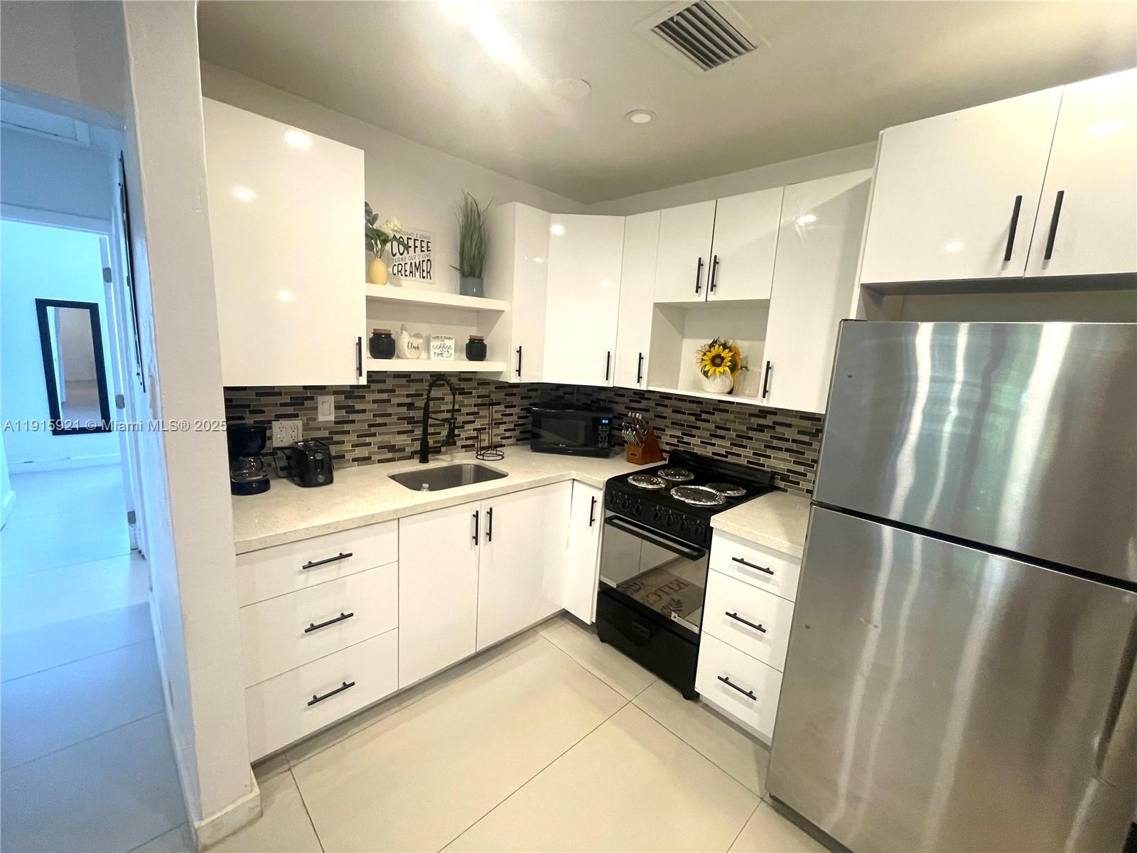 6dd28e9b-1043 1211 NE 15th Ave # 1, Fort Lauderdale FL 33304 — #A11915921