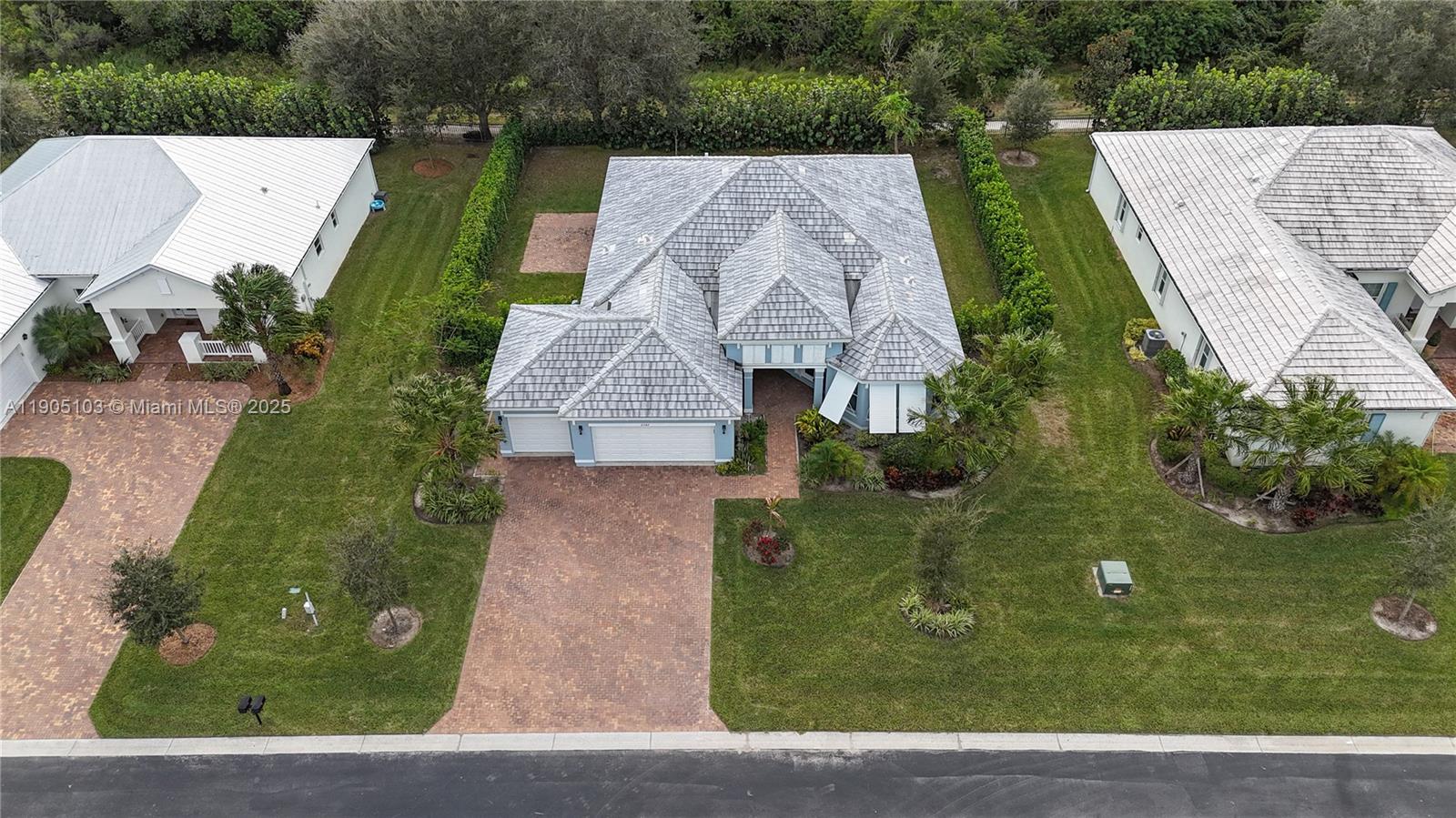 default 2547 Saint Lucia Cir, Vero Beach FL 32967 — #A11905103