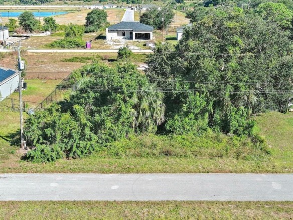 341 Ranchito Ave, Lehigh Acres FL 33974 — #A11916738