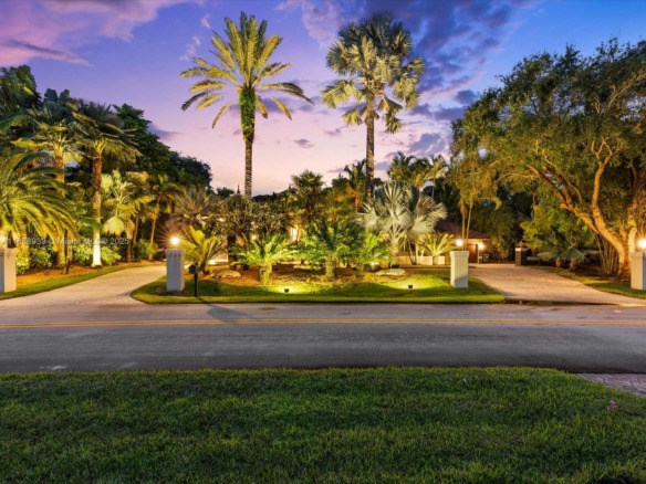 2941 Paddock Ln, Weston FL 33331 — #A11888939