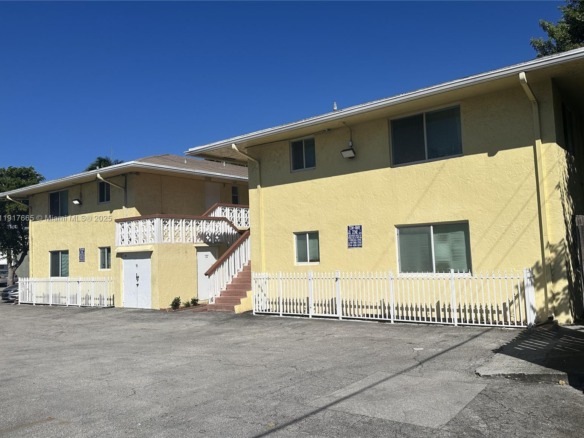 724 NE 4th St, Hallandale Beach FL 33009 — #A11917665