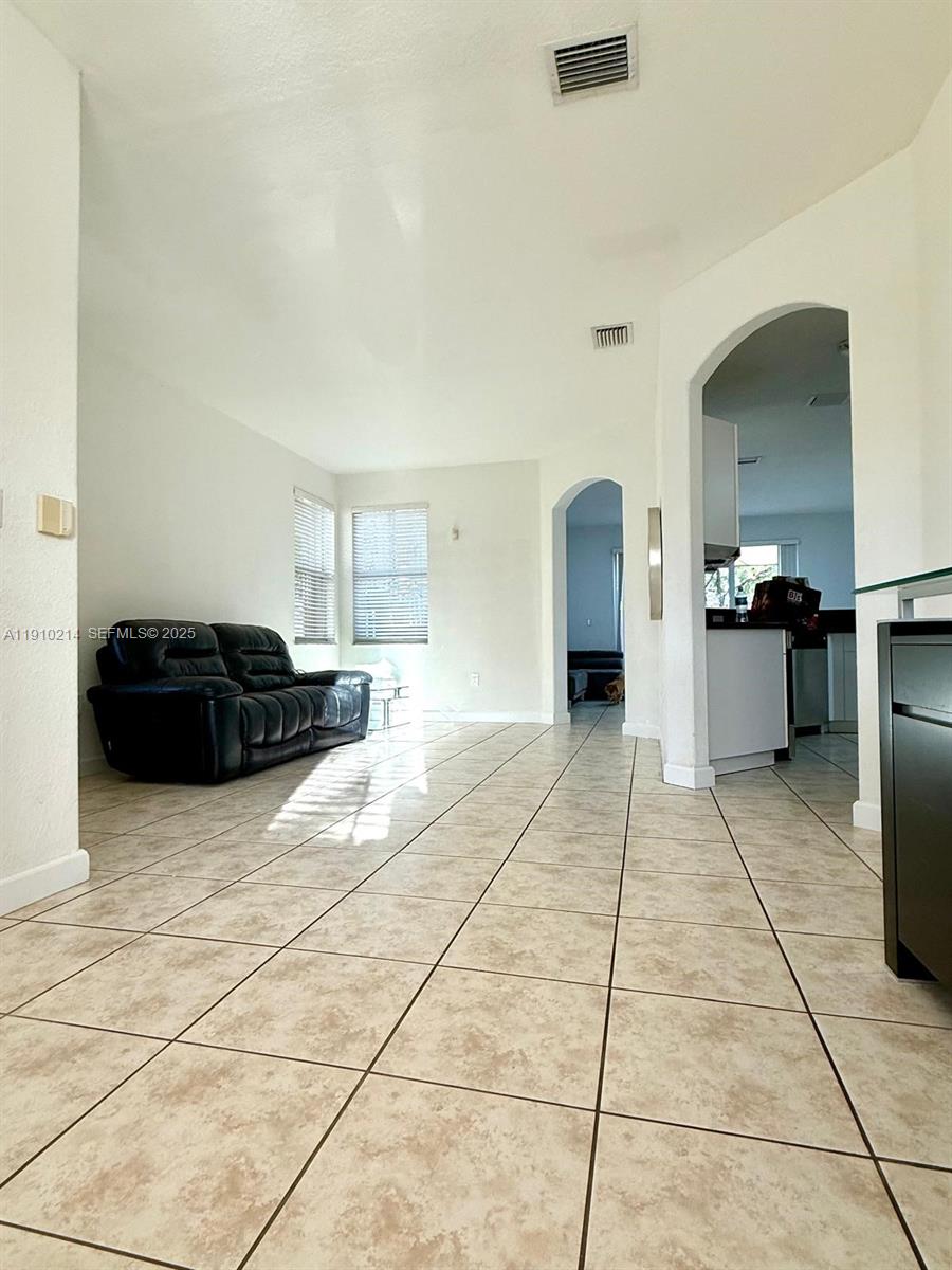 6dd28e9b-1259 8675 NW 109th Ct, Doral FL 33178 — #A11910214