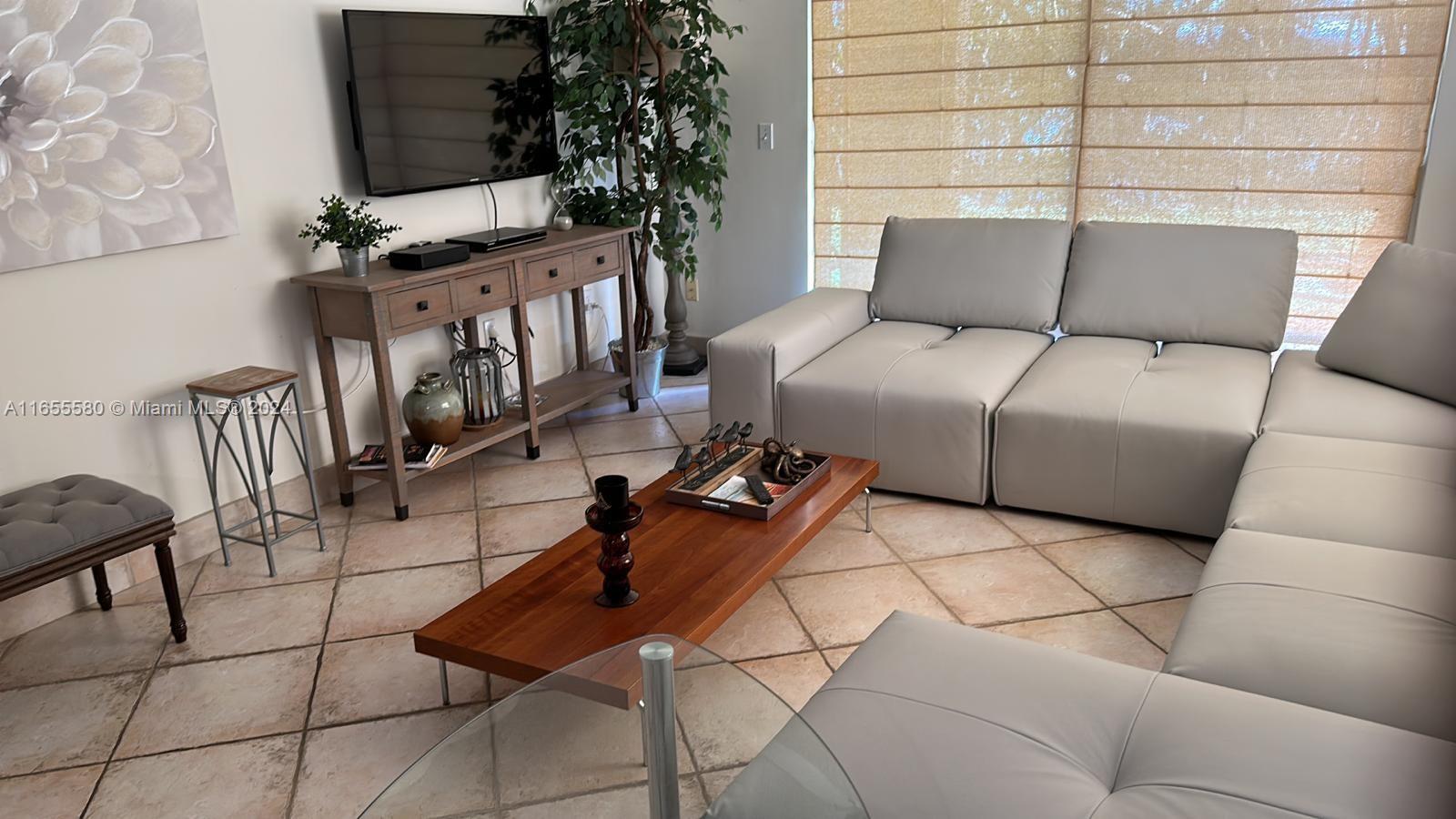 6dd28e9b-1306 19701 E Country Club Dr # 5107, Aventura FL 33180 — #A11655580