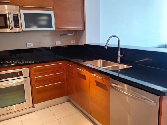 253 NE 2nd St # 2606, Miami FL 33132 — #A11869054