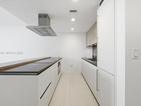 1000 Brickell Plz # 3211, Miami FL 33131 — #A11922286