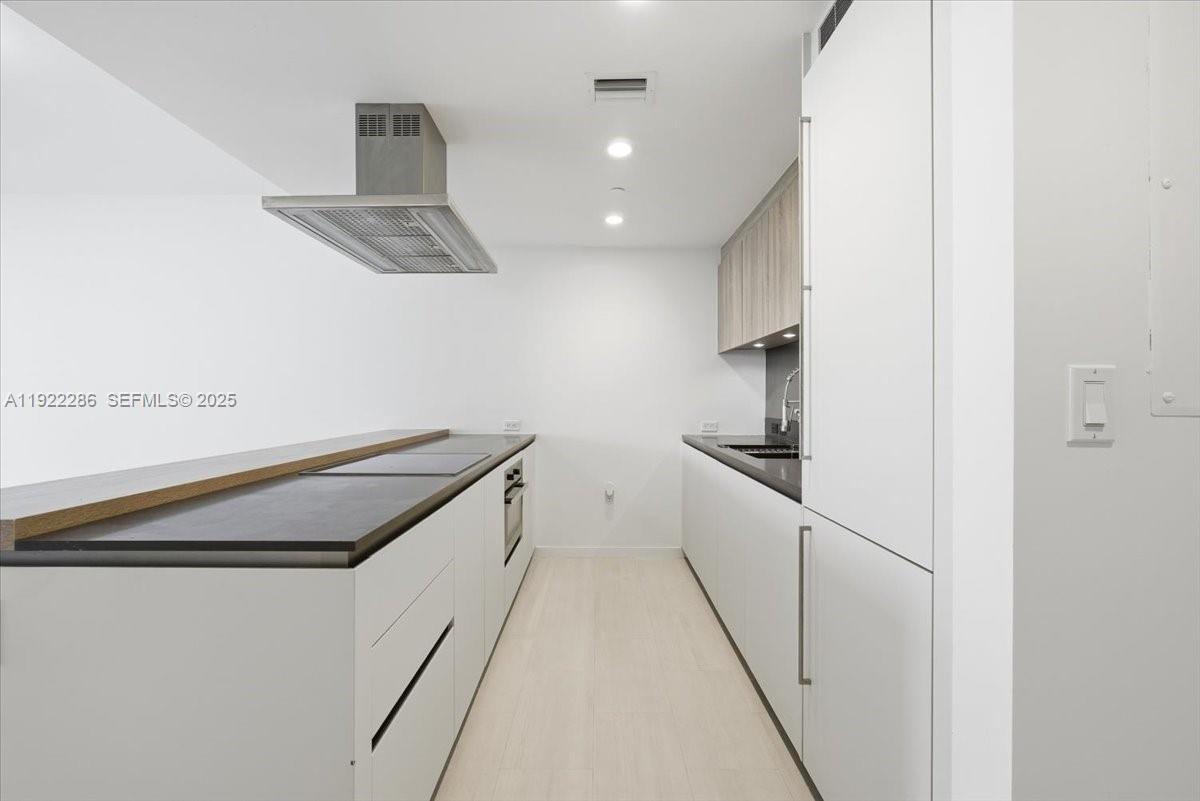 6dd28e9b-1361 1000 Brickell Plz # 3211, Miami FL 33131 — #A11922286