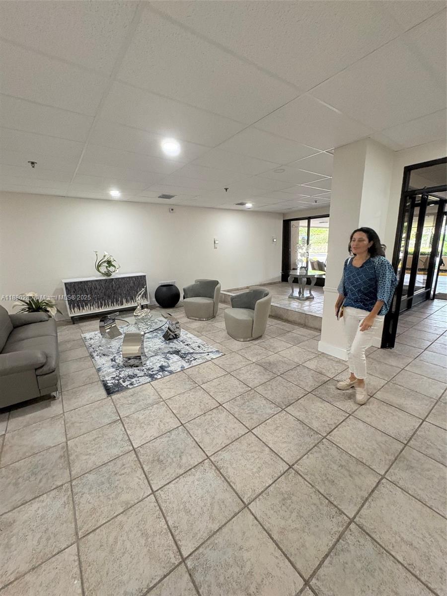 6dd28e9b-1367 900 NE 195th St # 702, Miami FL 33179 — #A11880280
