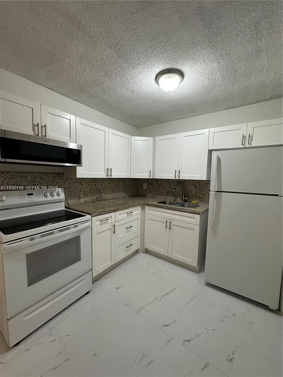 6dd28e9b-1507 1733 Mayo St # 2, Hollywood FL 33020 — #A11930155