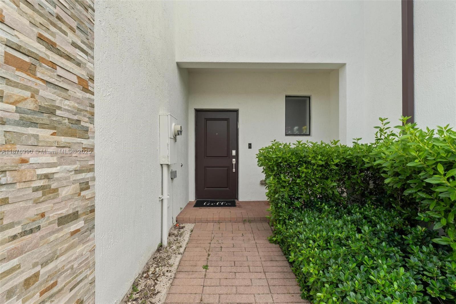 6dd28e9b-1513 403 NE 212th St, Miami FL 33179 — #A11876990