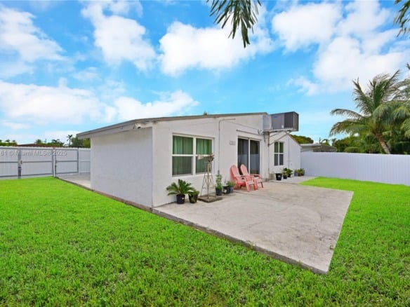 2615 Liberty St, Hollywood FL 33020 — #A11868161
