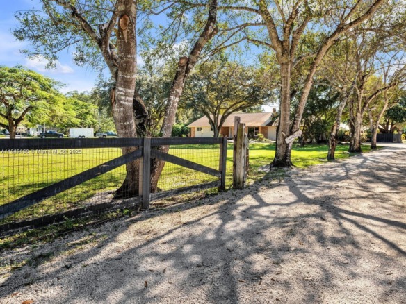 13350 Luray Rd, Southwest Ranches FL 33330 — #A11849656