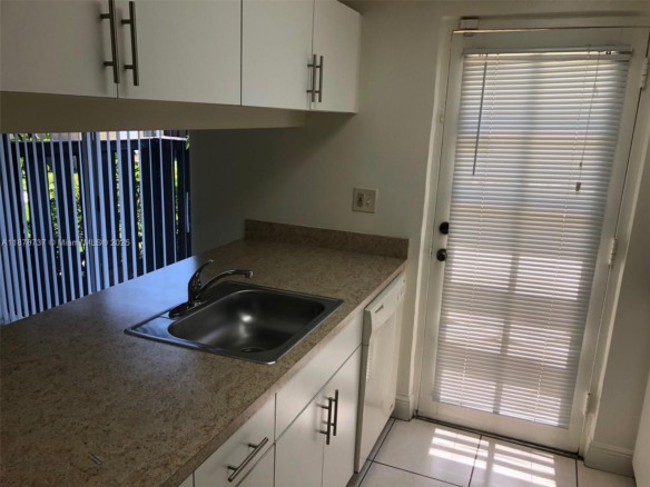 10808 N Kendall Dr # 4, Miami FL 33176 — #A11876737