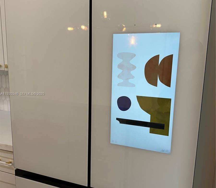 900