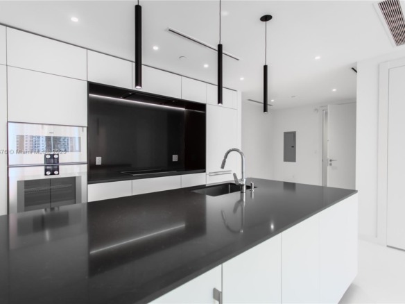 300 Biscayne Blvd Way # 1003, Miami FL 33131 — #A11909876