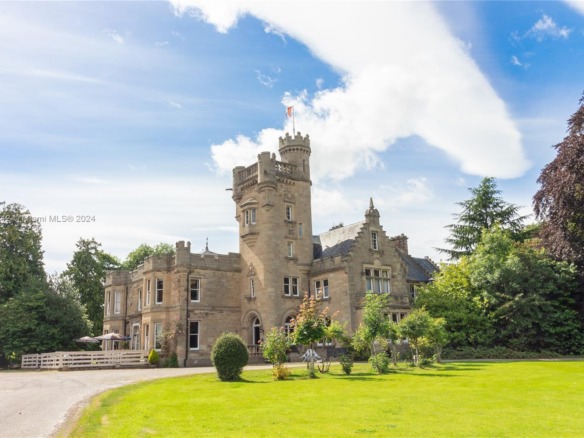 Mansfield Castle Scotsbur Tain IV 191PS Tain, Highland Scotland, IV19 — #A11573242