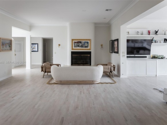 950 S Southlake Dr # 950, Hollywood FL 33019 — #A11939983