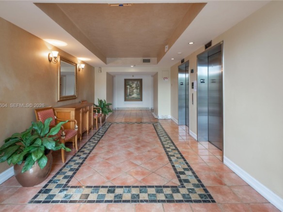 19601 E Country Club Dr # 7104, Aventura FL 33180 — #A11941604