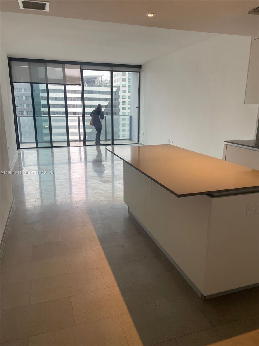6dd28e9b-2062 88 SW 7th St # 1608, Miami FL 33130 — #A11939241