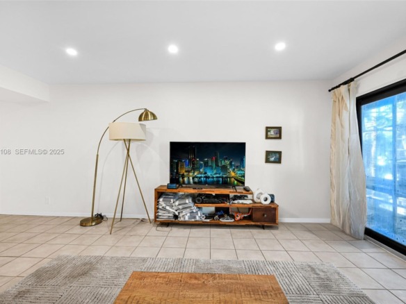 4020 N Hills Dr # 29, Hollywood FL 33021 — #A11928108