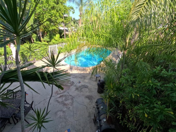 1423 Holly Heights Dr # 15, Fort Lauderdale FL 33304 — #A11939947