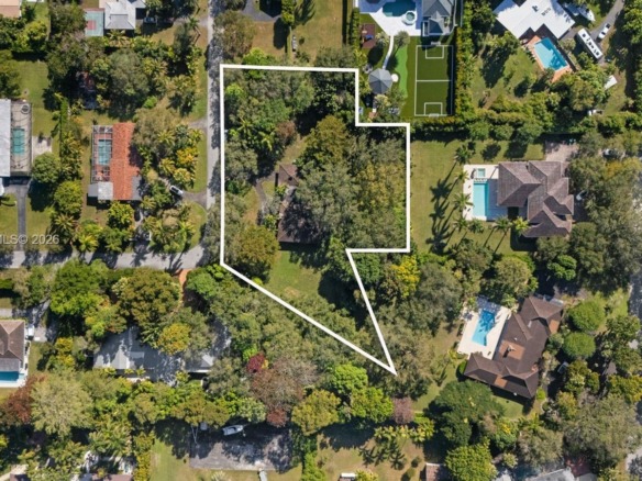 13500 SW 68th Ct, Pinecrest FL 33156 — #A11939656