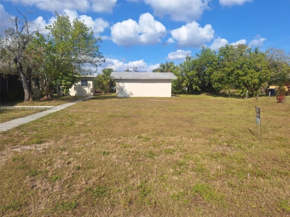 245 E PARKWAY, Other City – In The State Of Florida FL 33904 — #A11940196