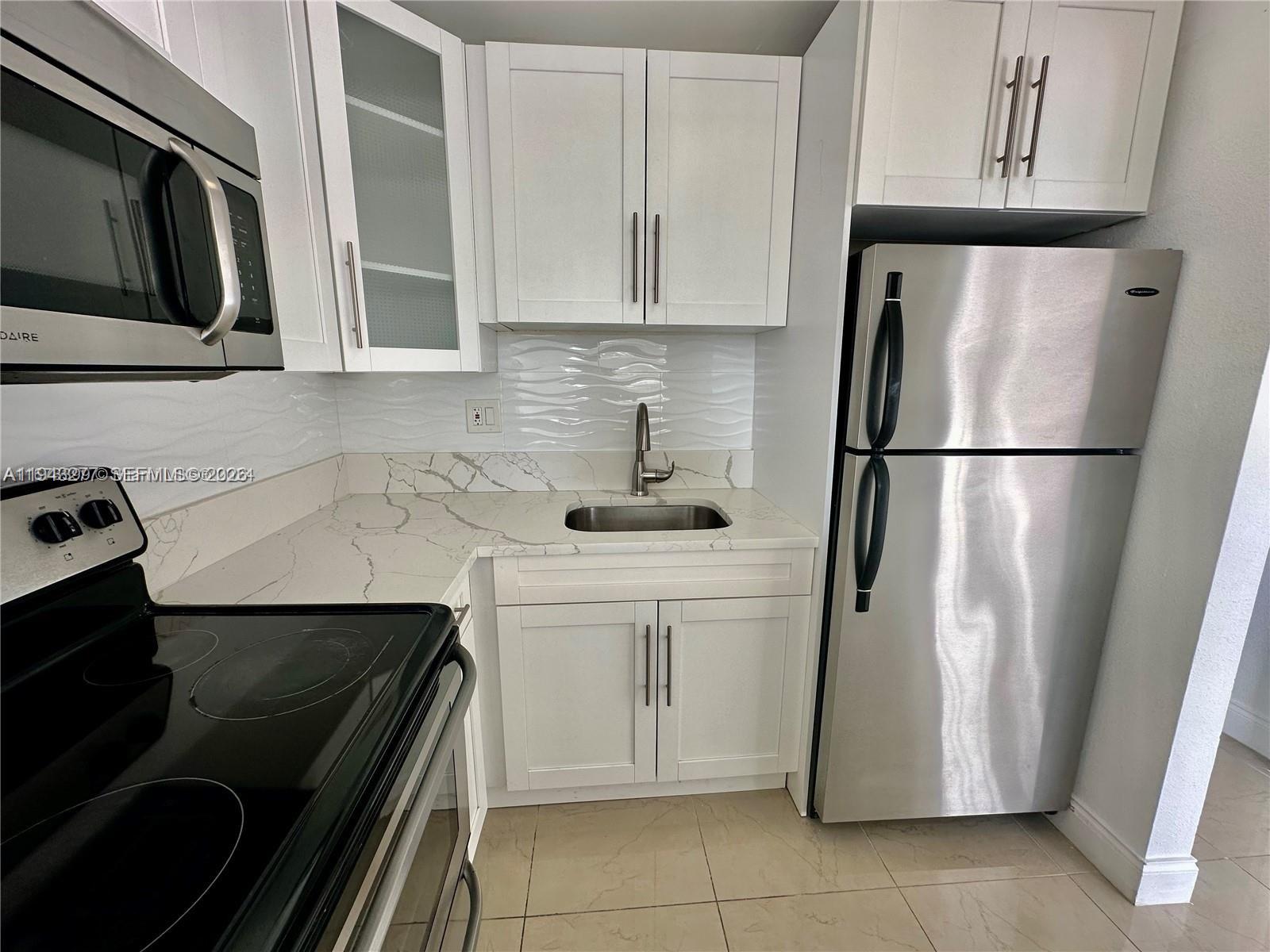 6dd28e9b-2148 241 SE 9th Ave # 207, Pompano Beach FL 33060 — #A11943277