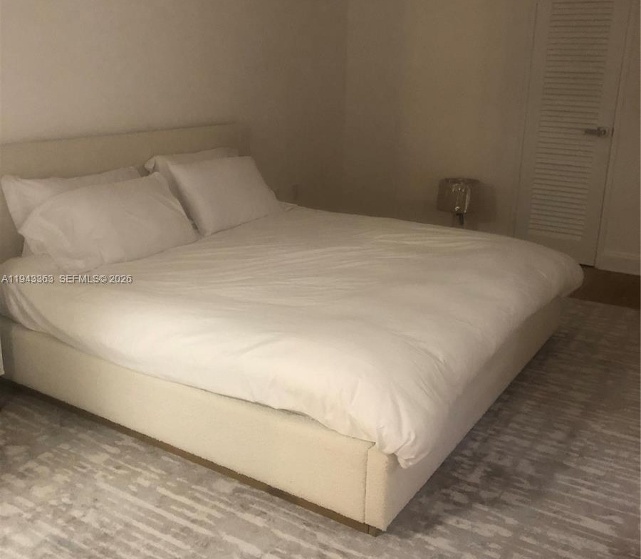 900