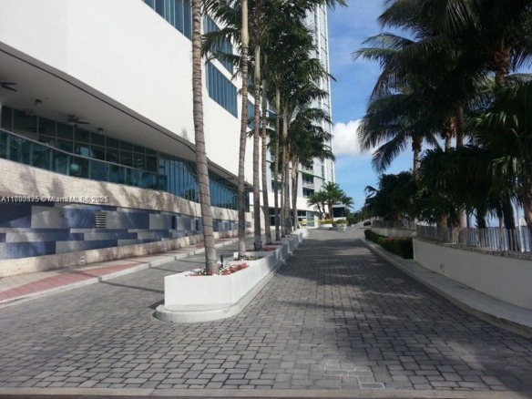 325 S Biscayne Blvd # 3822, Miami FL 33131 — #A11793835