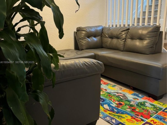 1043 SE 23rd Ave, Homestead FL 33035 — #A11934037