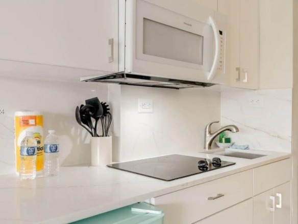 19201 Collins avenue # 332, Sunny Isles Beach FL 33160 — #A11653082