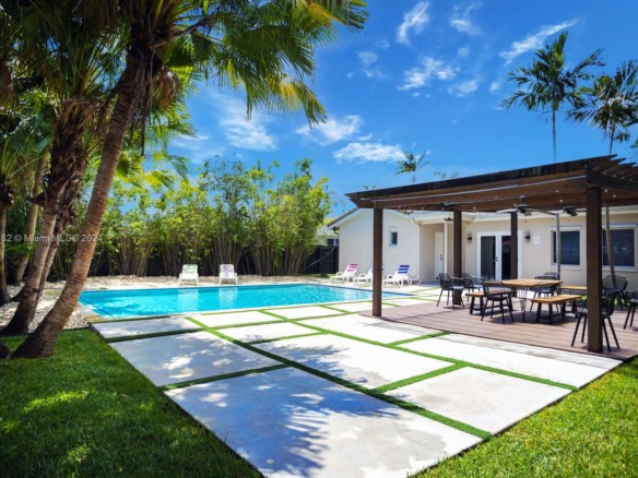 1307 Rodman St, Hollywood FL 33019 — #A11315862