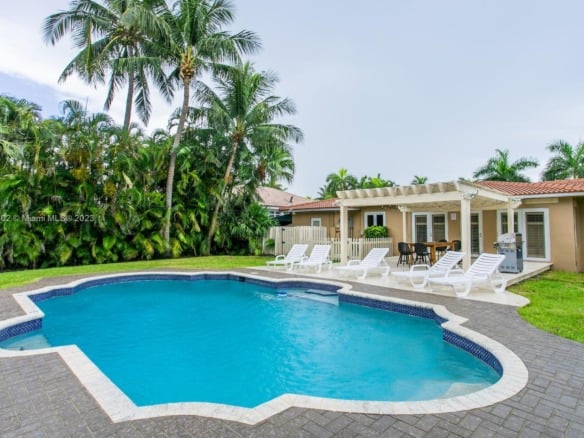 714 Harrison St, Hollywood FL 33019 — #A11317302